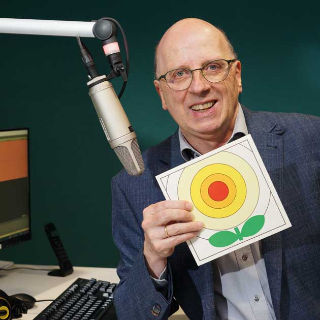 Markus Baum mit einem frühen Emblem von e.r.f. junge welle.